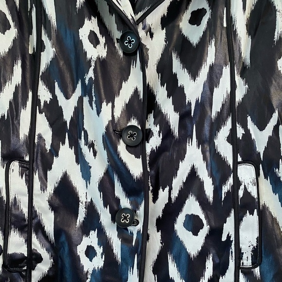 Chico's Black & White Ikat Print Blazer Single Breasted Pockets Chico’s Size 1. - Picture 10 of 10